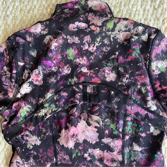 Lululemon Define Jacket Luxtreme in Floral Shift Multi Purple 6 - Picture 6 of 7